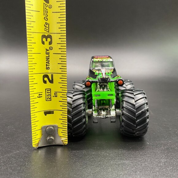 Hot Wheels Monster Jam Grave Digger 1:64 Diecast Monster Truck Black Green - Picture 9 of 13